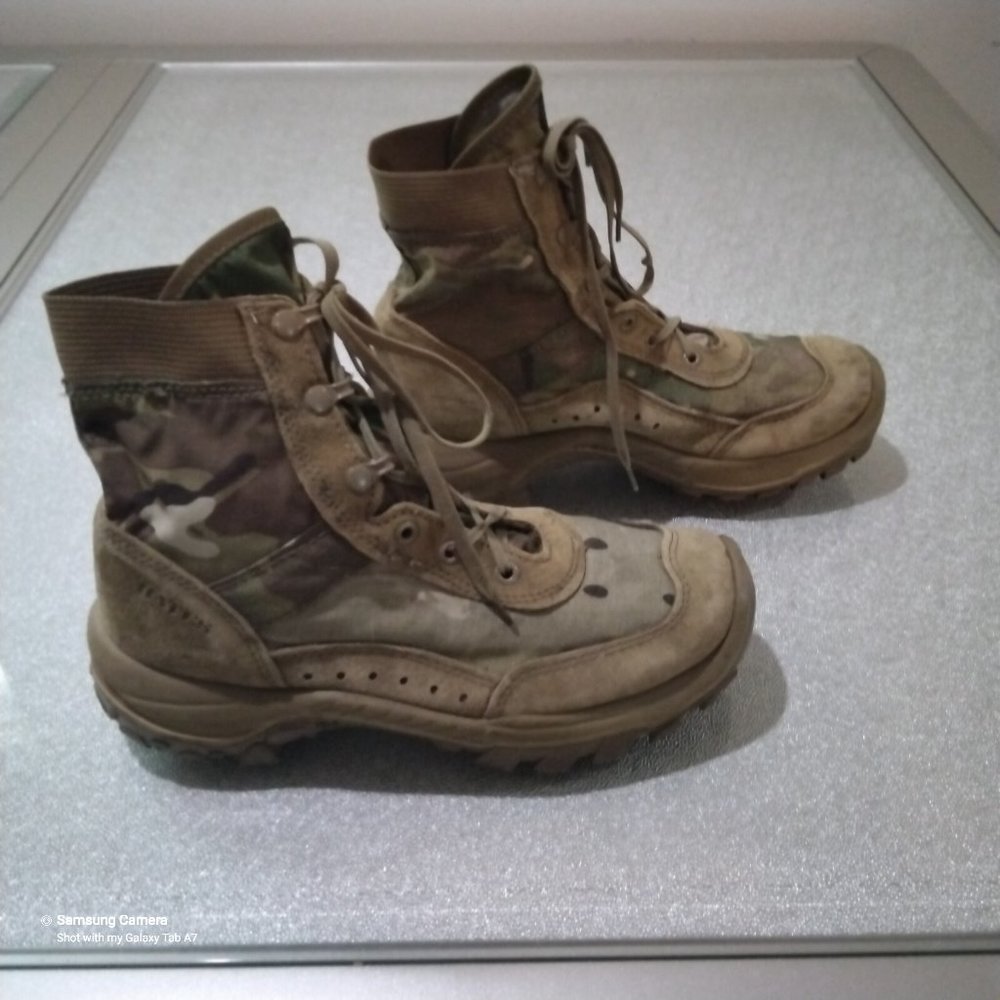 Bates Tactical Camo Military Boots Vibram Outsoles Size 8 Worn Once Great Cond.